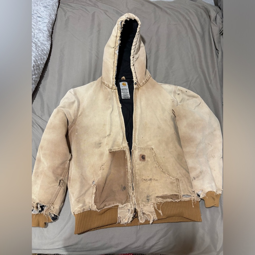 Men’s medium Vintage Distressed Carhartt Hooded Jacket J130